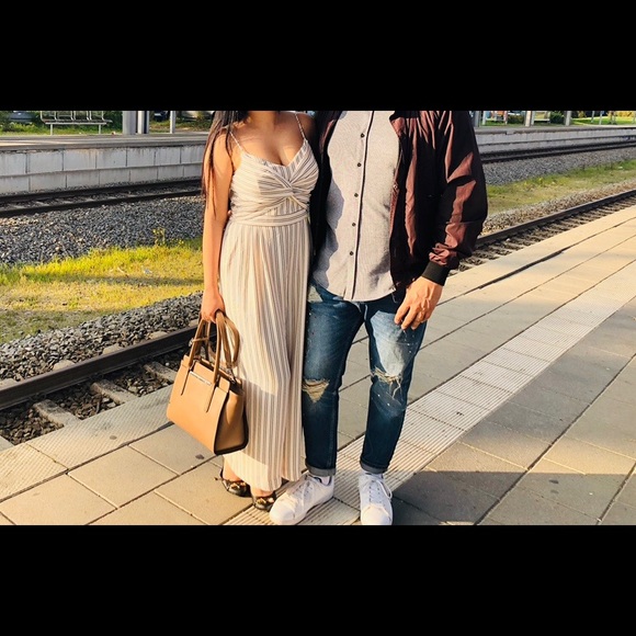 Elegant and Chic jumpsuit - Picture 3 of 9